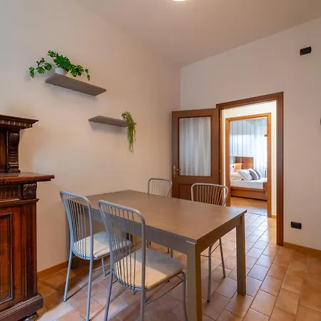 Manzoni 2 Apartment *
