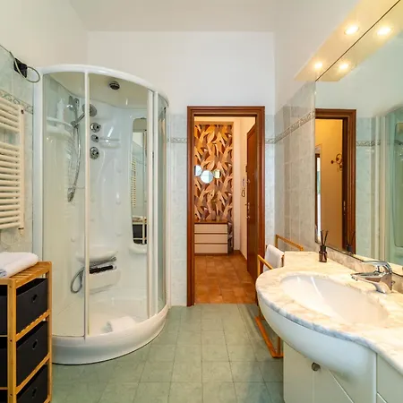 Apartment Manzoni 2 *